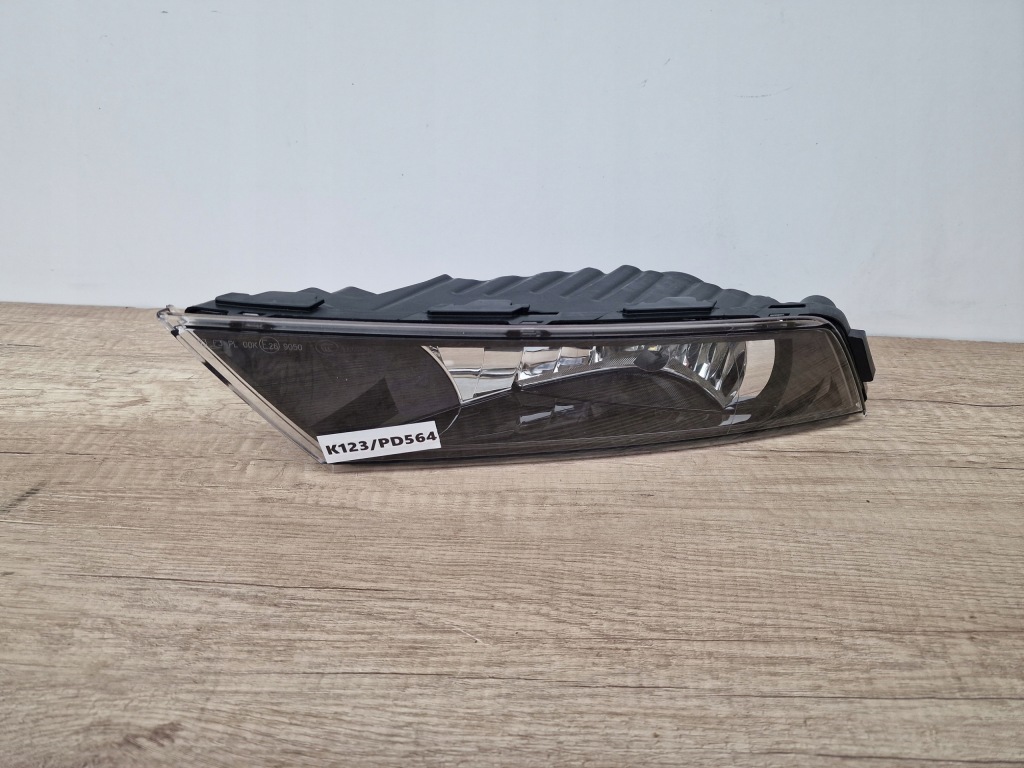 фото №1, Skoda superb 3 iii лівий протитуманна фара оригінальний hella