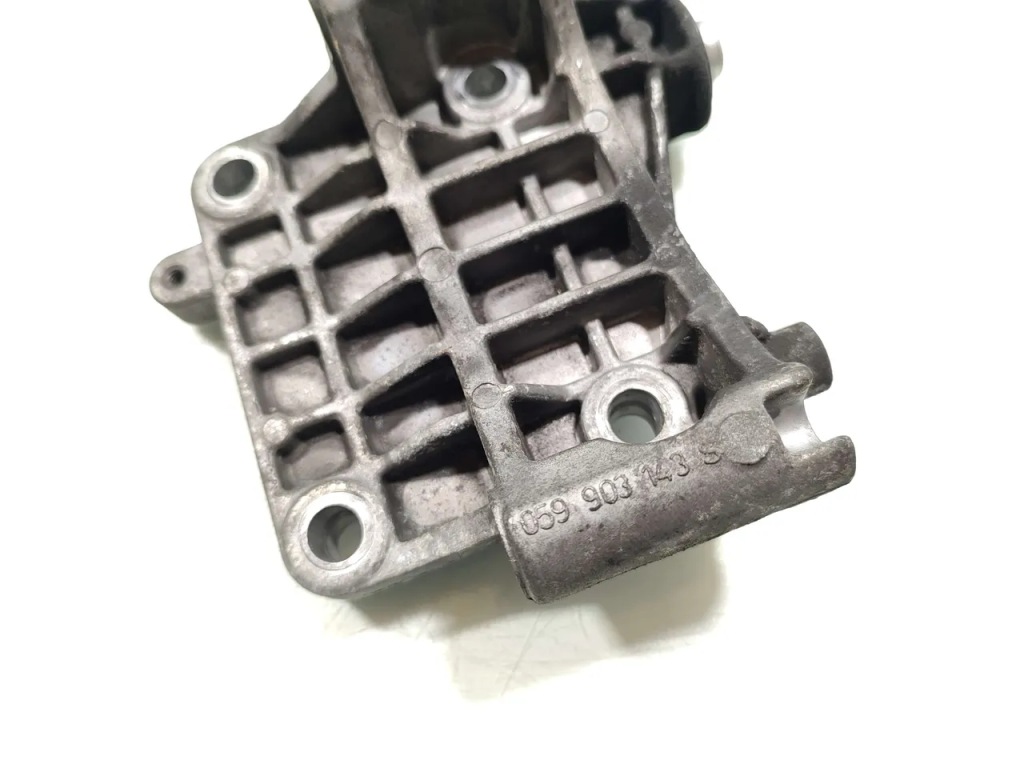 Audi a5 кронштейн генератора 2.7 tdi дизель 140kw 190 hp 059903143s 2008 Недорого