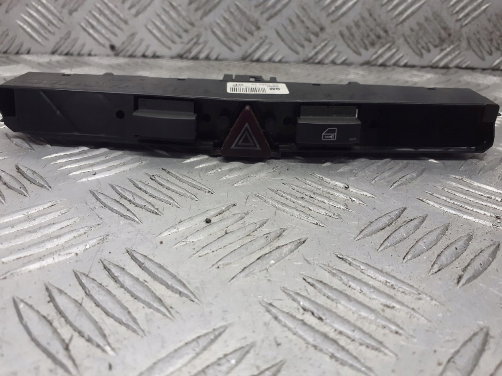 Купить Выключатель света аварийных opel zafira b 13100105