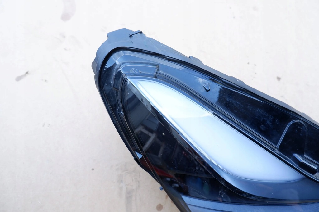 фото №5, Tesla y лампа правий перед