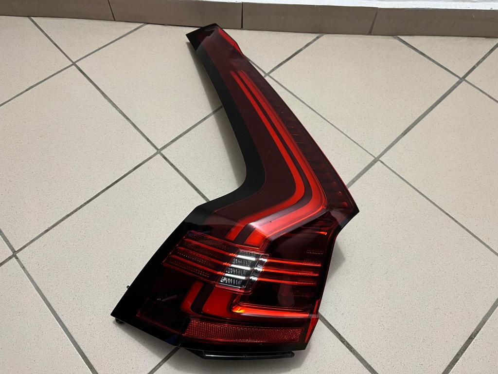 фото №1, Лампа задняя задняя левая volvo v60 v-60 ii 2 lift led 20- 32337133