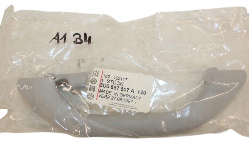 фото №1, 8d057607a audi a4 b5 95-01 кронштейн ручка потолочный
