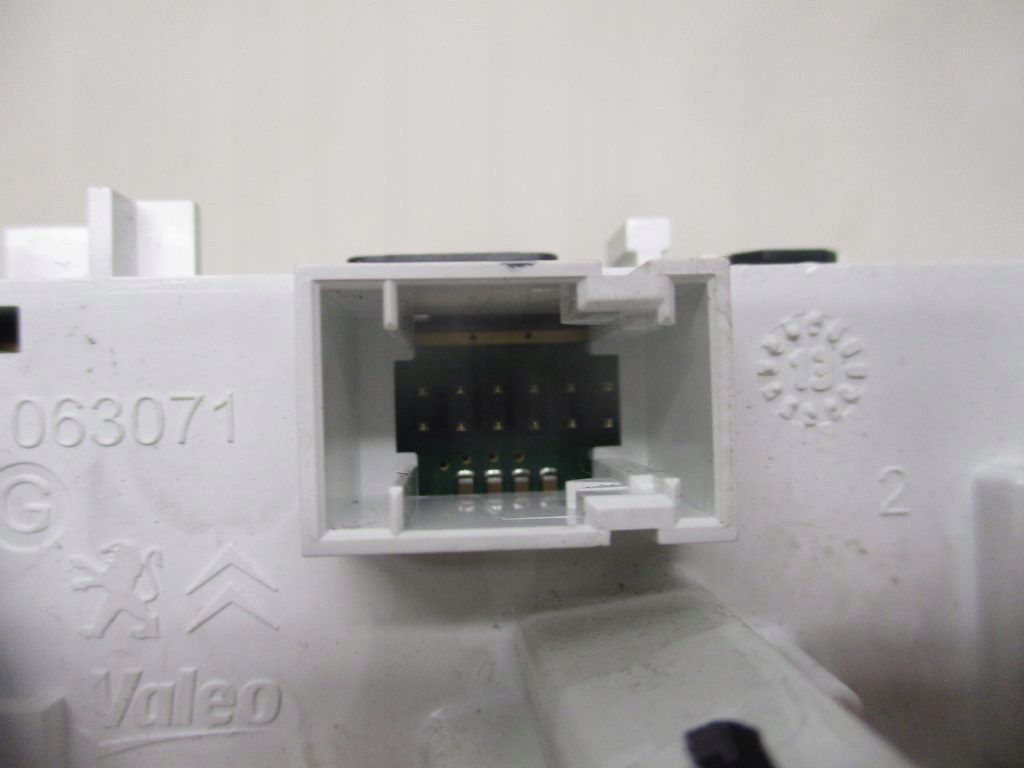 фото №7, Панель керування вентиляція peugeot 208