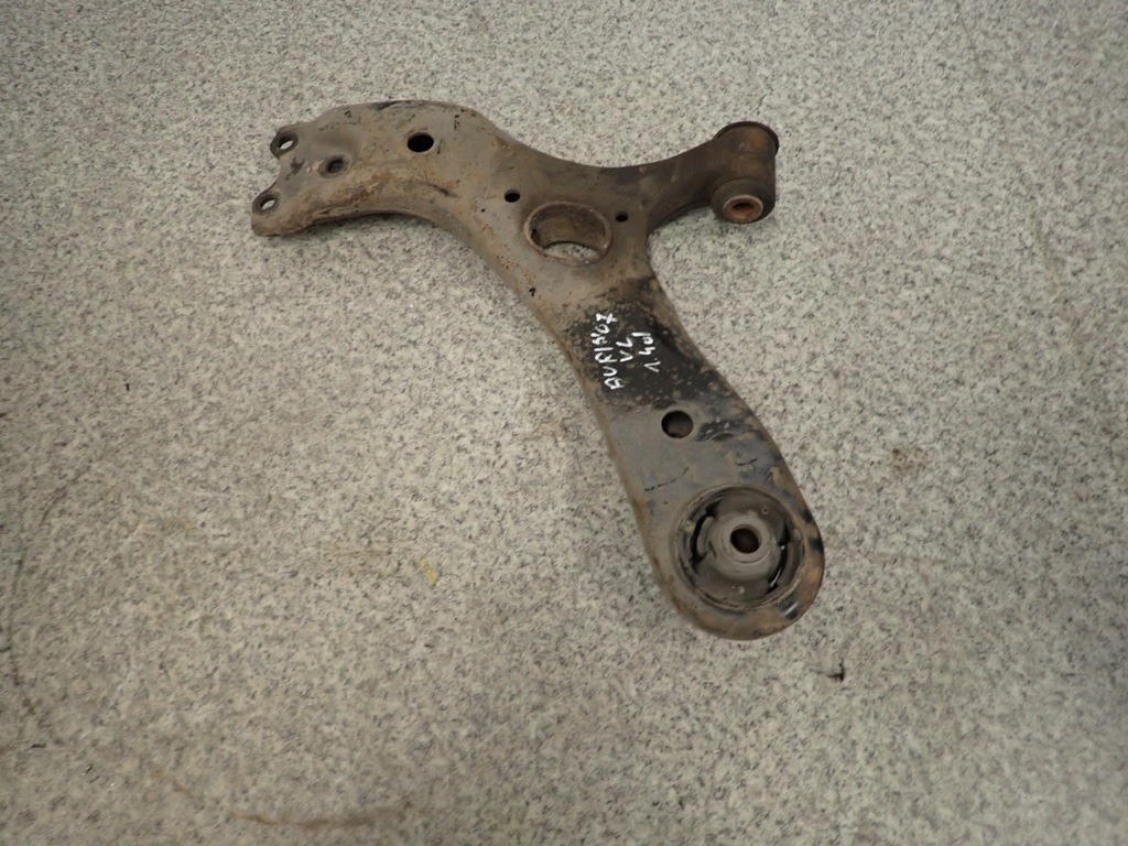 фото №1, Toyota auris 06-12 важіль передній лівий