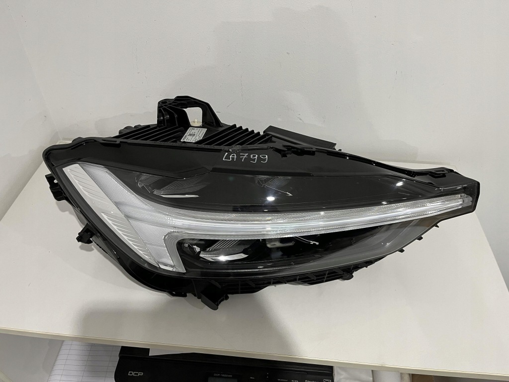 Volvo xc60 2 рестайлинг  фара правая  перед full led 32338977 Оригинал