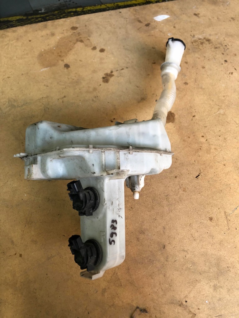 фото №1, Daihatsu materia 2006- бачок омывателя