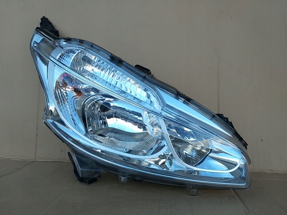 фото №1, Peugeot 208 лампа правая перед передняя