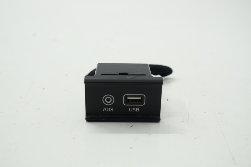 Купити Kia sportage iv 16r роз'єм port usb aux 96120-c5100
