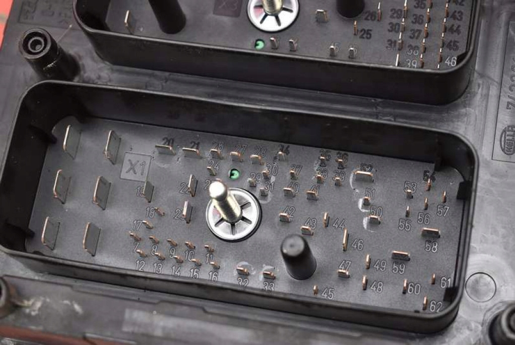 фото №11, Коробка запобіжників 13191126fc opel astra iii h 1.4 16v 90km 04-07 + pin