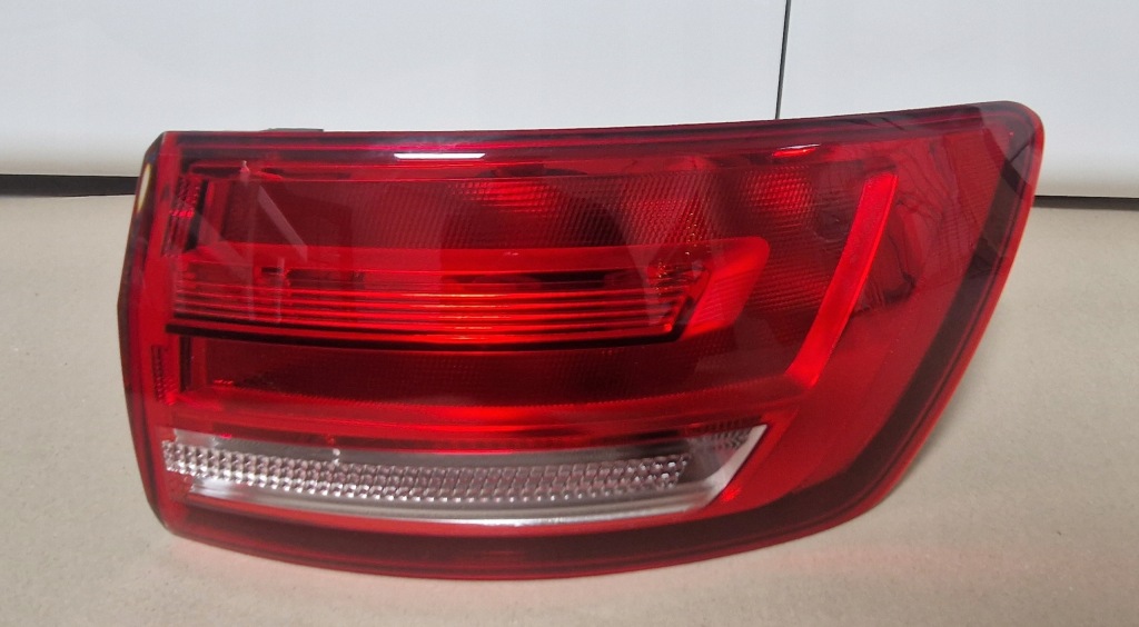 фото №1, Audi a4 b9 kombi лампа правая задняя задняя