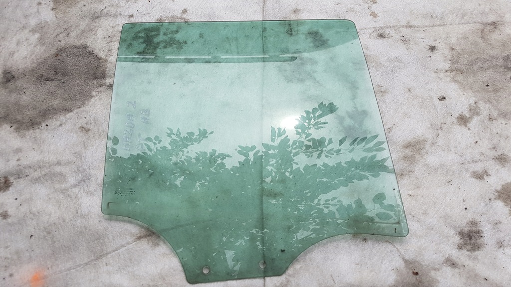 фото №1, Mazda 2 скло правий задня hb 2005