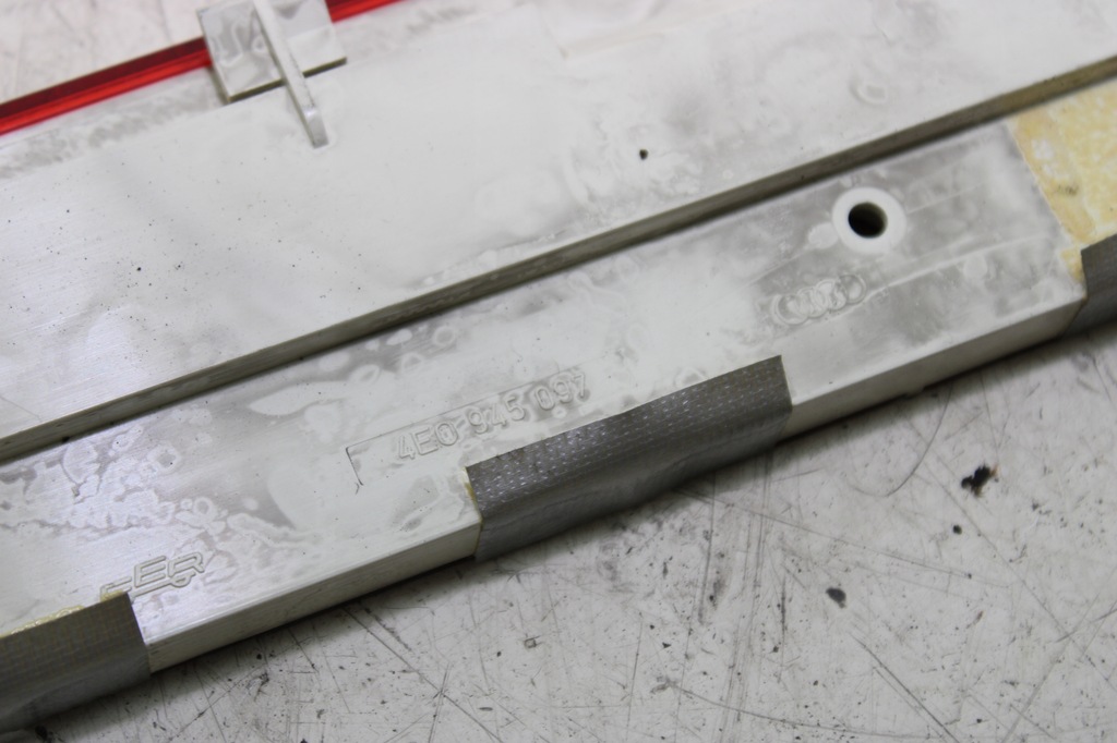 фото №6, Audi a8 d3 trzeci стоп лампа стоп-сигнал 4e0945097