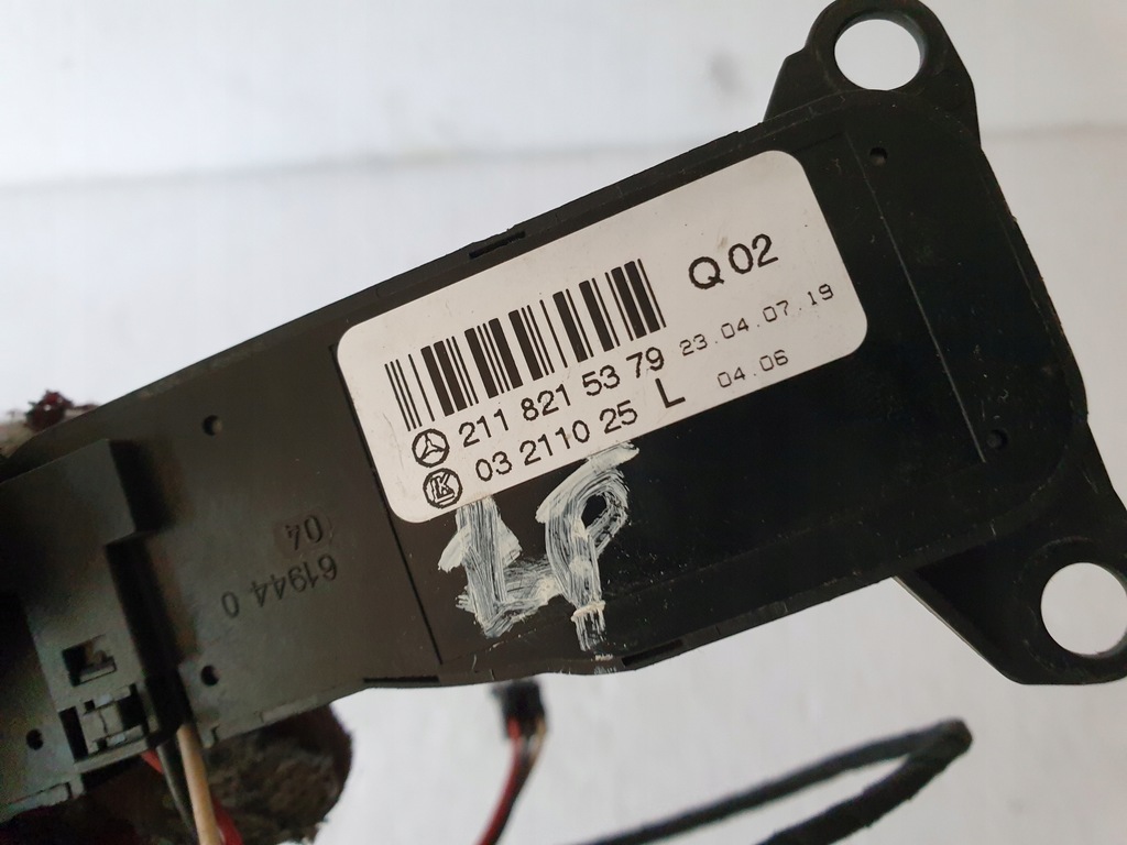 фото №3, Кнопка дзеркал лівий перед mercedes w211