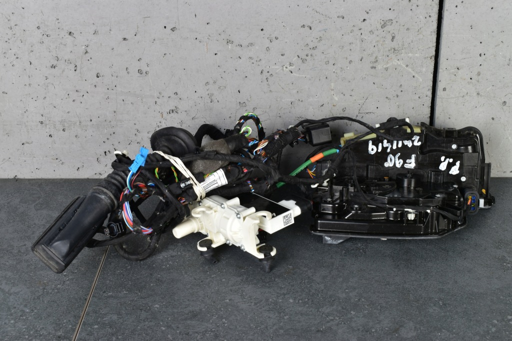 Bmw 5 g30 g31 m5 f90 замок замки доводчик diciągi soft close softclose Оригинал