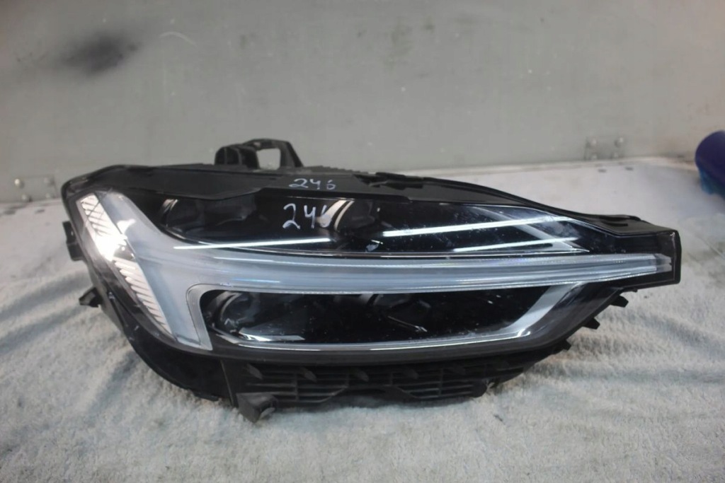 Купить Фара правый  перед передняя volvo xc60 2 2 full led 31655231