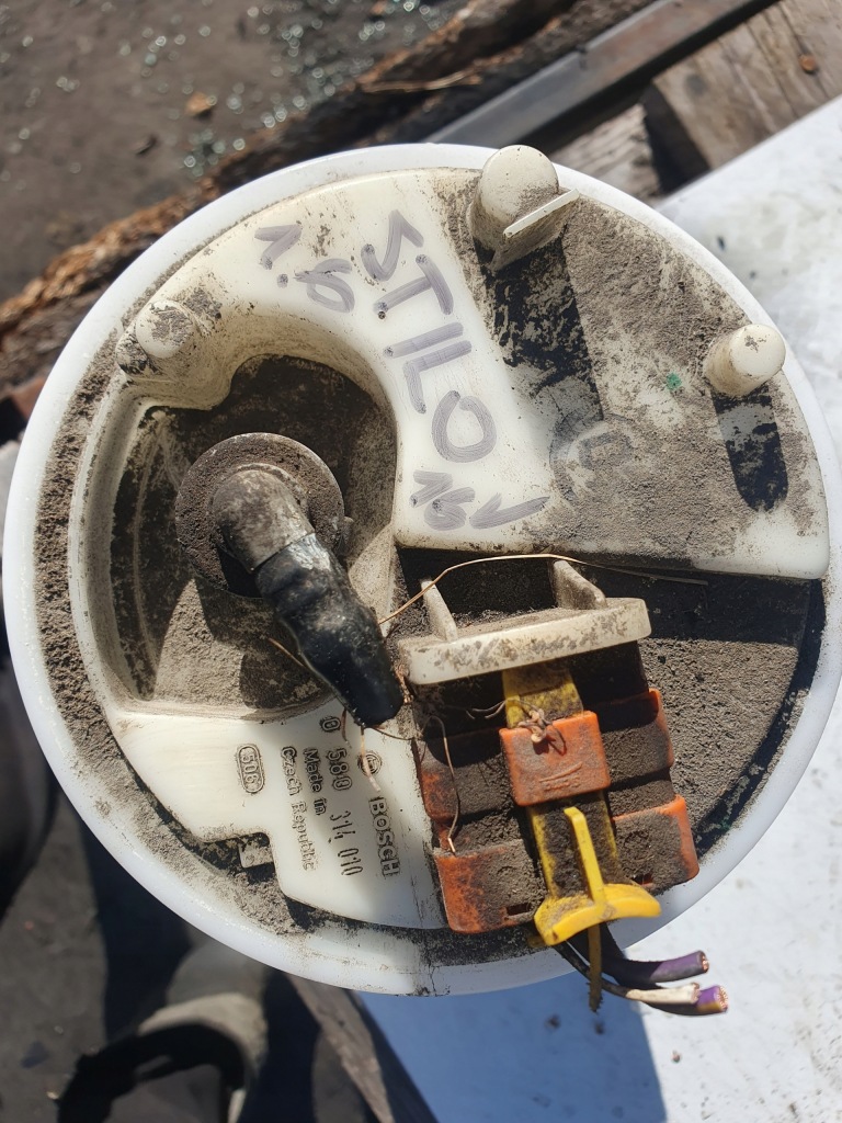 Крыло  левое  перед передний fiat stilo ржавчина foto низ  zjedzony już lekko Киев