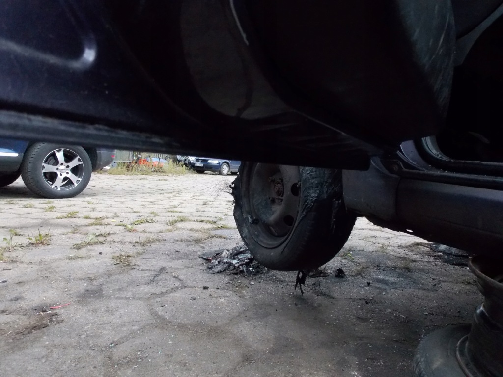 фото №3, Дверь передние левая peugeot 307 01-08 śliwka kpl.