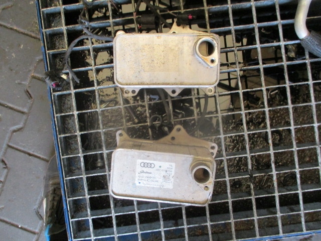 фото №1, Радиатор масла audi sq7 057117015a