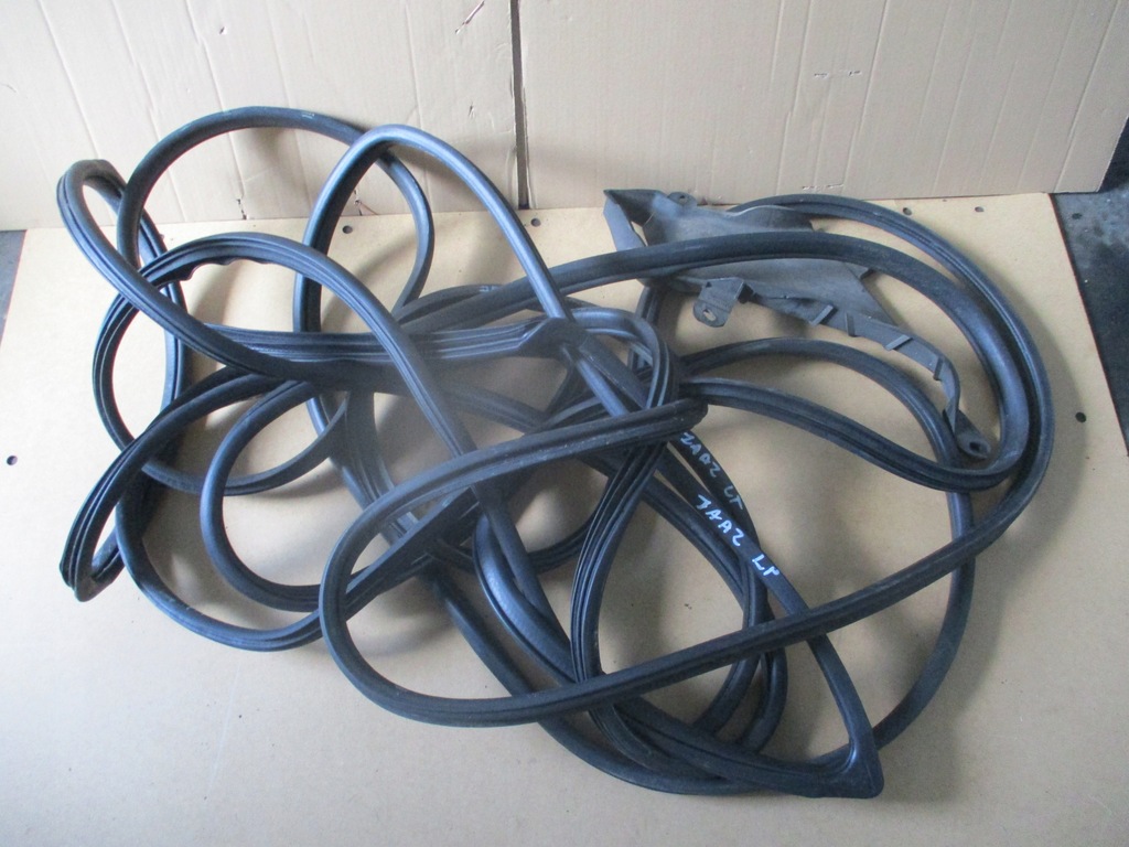 фото №1, Уплотнители дверь багажника honda jazz iii 3 комплект