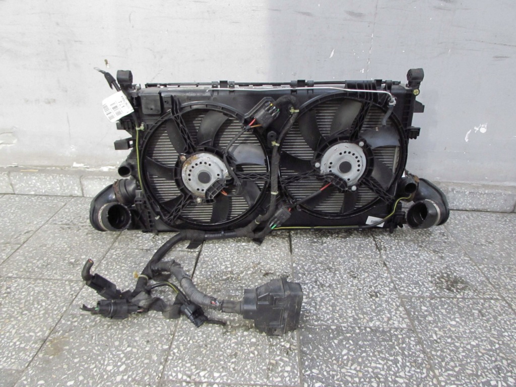 Opel insignia рестайлинг  2.0 cdti 13-17 радиатор интеркулер вентилятор 13241751 Киев