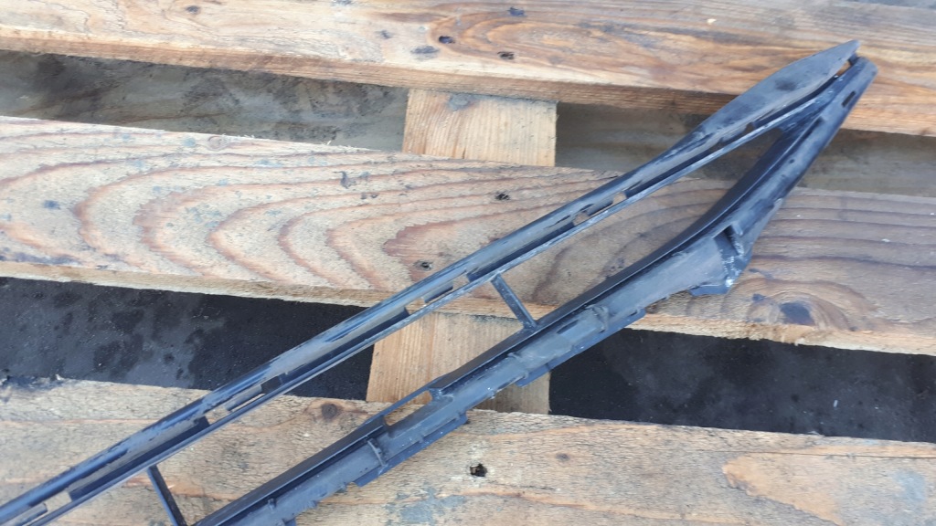 фото №15, Решётка бампера средняя audi a4 s-line 8k0807647a