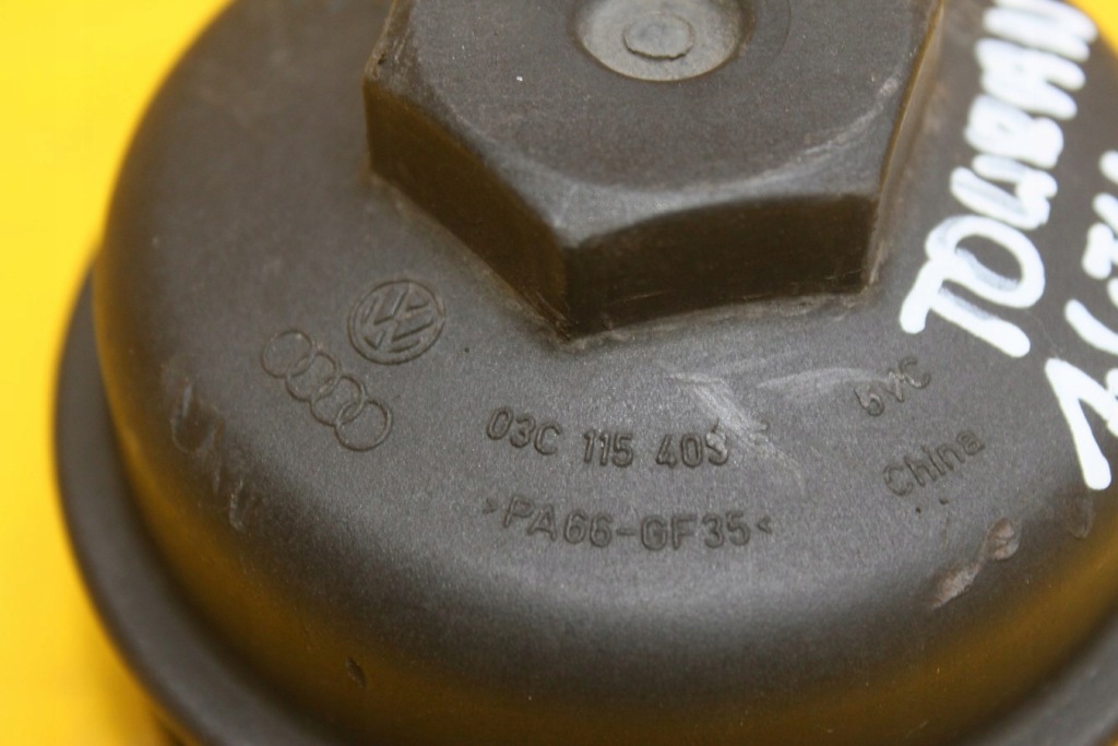 Гайка фільтра оливи vw touran 1.4 tsi 03c145601c в Україні