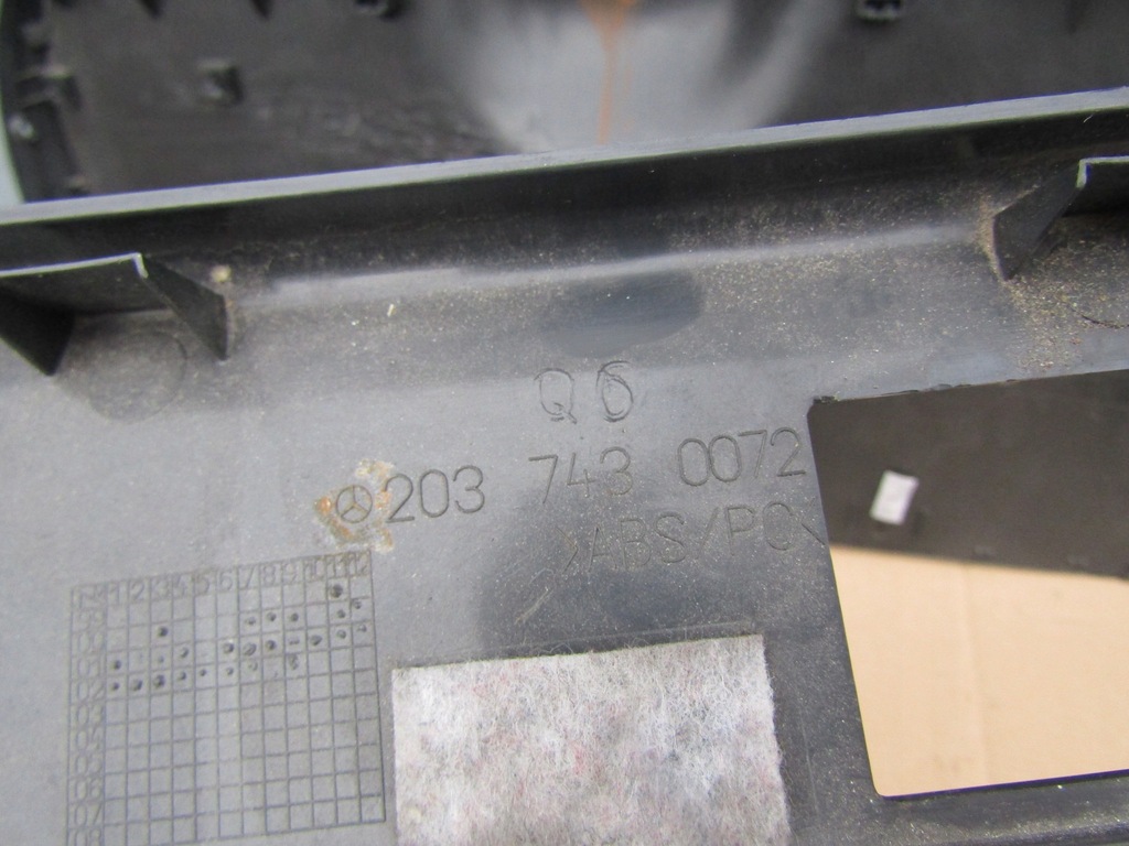 фото №13, 7 mercedes w203 kombi оббивка кришки багажника + захист замка