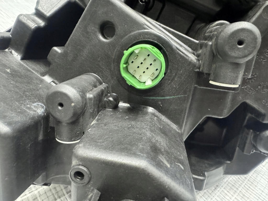 фото №8, Лампа передня права usa maserati grecale 06702930700