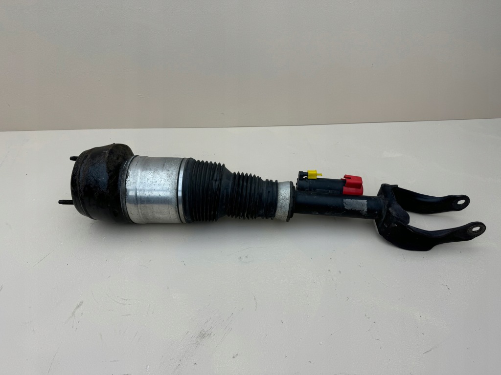 Mercedes gle ml w292 w166 airmatic амортизатор перед правий a2923200400 Ціна