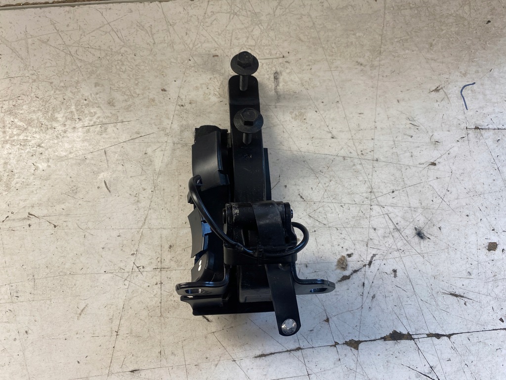 фото №8, Bmw i3 петлі кришки багажника комплект