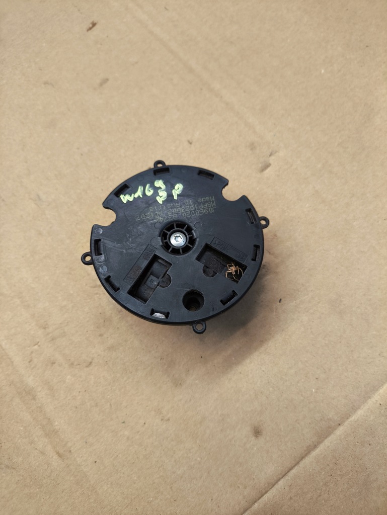 фото №1, Mercedes w169 моторчик зеркало перед правый 6652108 ?