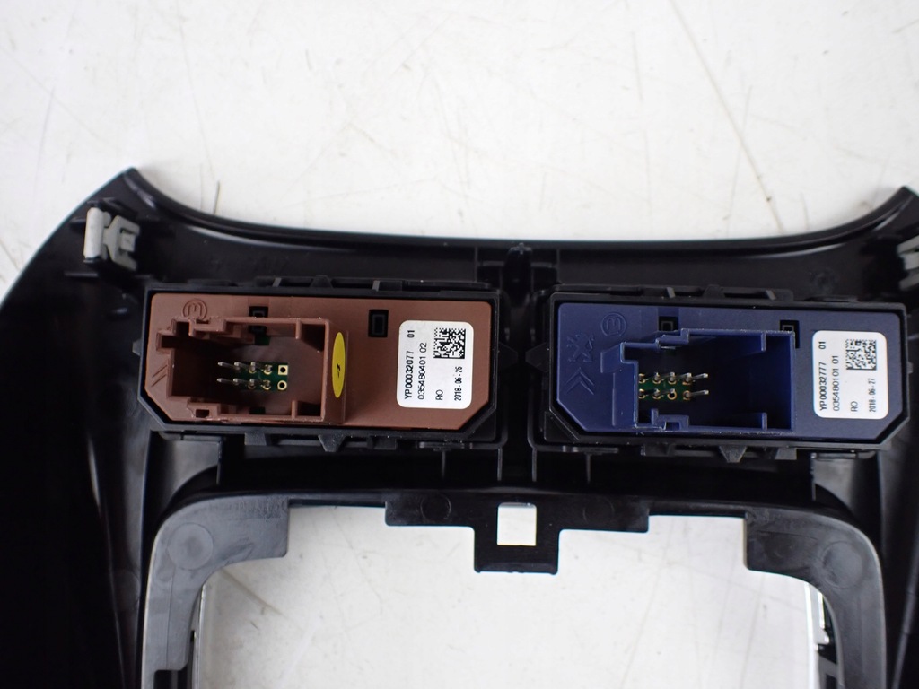 фото №10, Рамка выборщик туннель средний opel crossland x