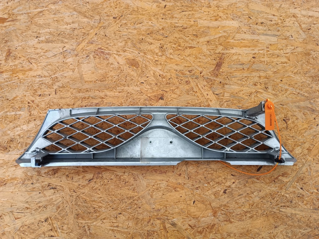 Решётка решётка радиатора решётка  бампера перед 623102n410 nissan almera n15 Цена