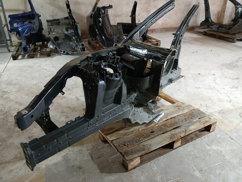 фото №1, Porsche panamera 971 lm7r правая четверть перед лонжерон подкрылок