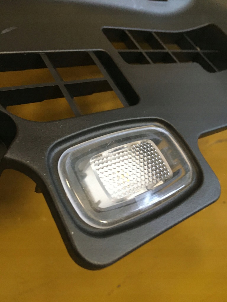 фото №5, Левая защита pod панель лампа nad ноги infiniti q30