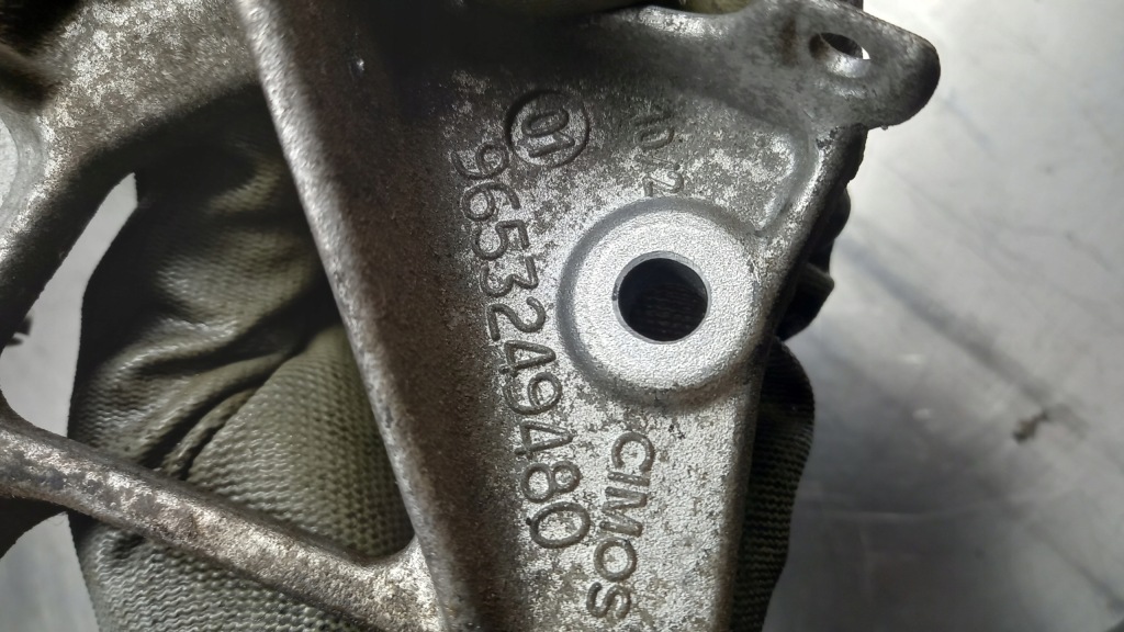 Кронштейн генератора 9653249480 volvo 1.6 hdi Оригинал