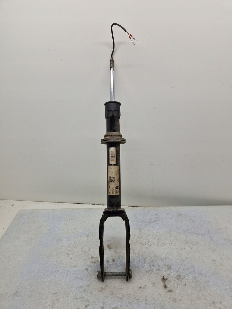 фото №1, Porsche taycan амортизатор 9j1412022g