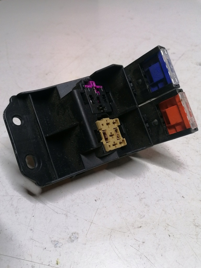 фото №1, Коробка предохранителей audi a6 c6