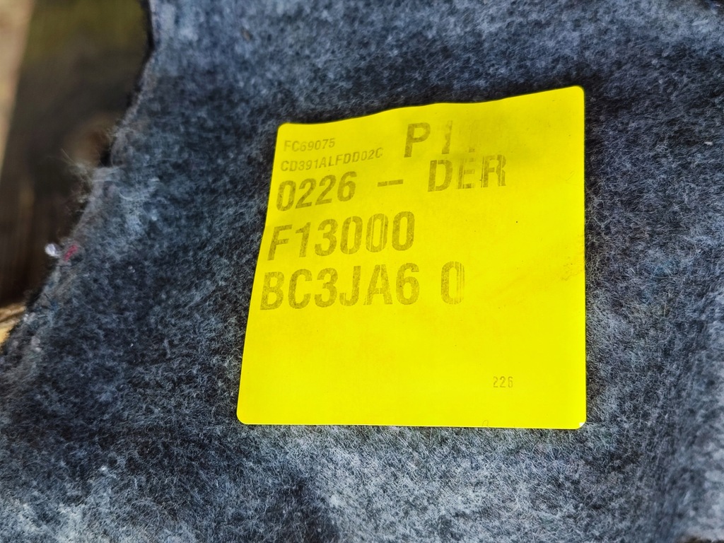 фото №10, Mondeo mk5 обшивка килимок права перед anglik