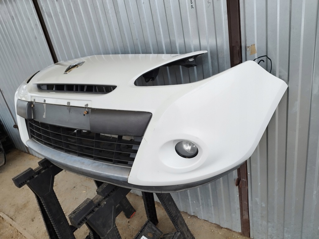 Купить Бампер перед передний renault clio 3 рестайлинг  2009-2012 8200799935 195
