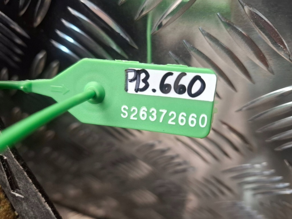 Полиця багажника задні 7288367 bmw f30 f80 Недорого