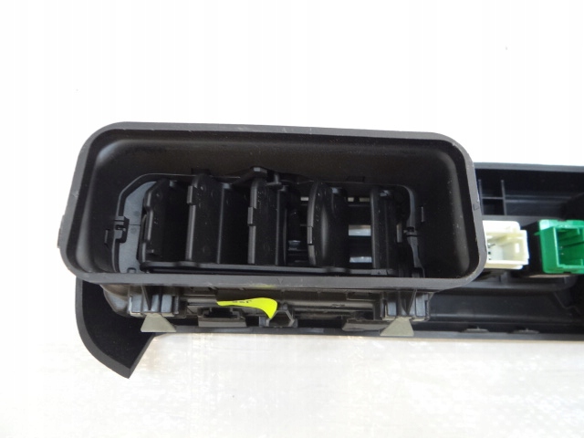 фото №10, Peugeot rifter средняя решётка обдув консоли панели