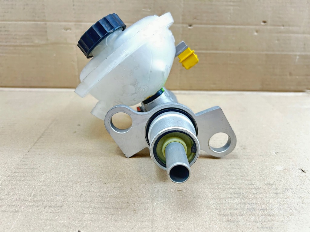 2009 porsche 911 997 бачок жидкость тормозной 99735501321 с Разборки