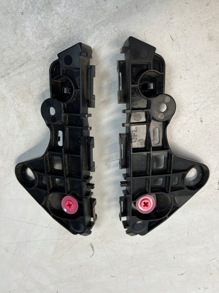 фото №1, Toyota corolla cross направляющая бампера левый передний