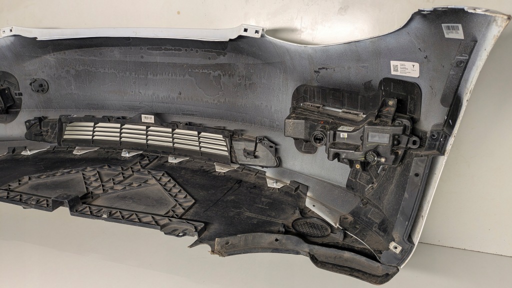 Бампер перед tesla model 3 в Україні