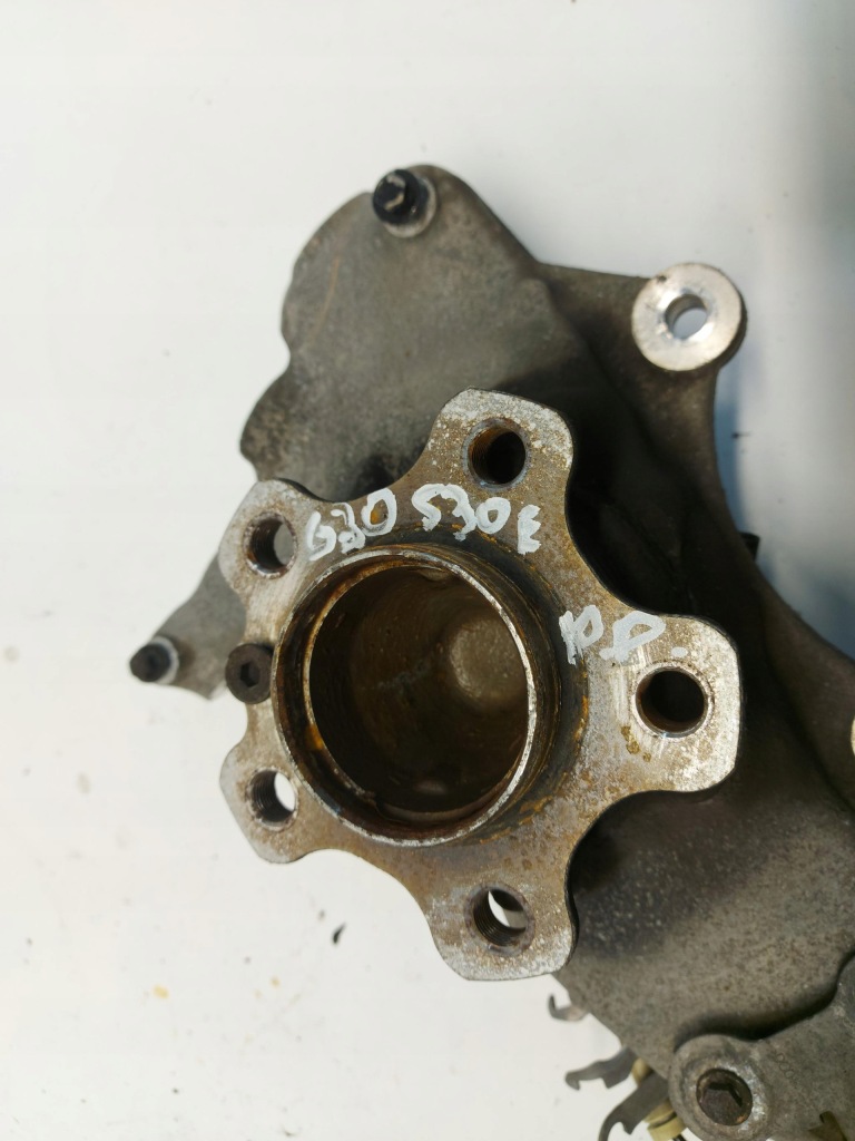 Bmw g30 530e поворотный кулак правая  перед 6884382-02 Киев