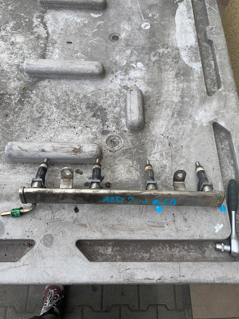 фото №1, Молдинг впрыскная форсунки dodge journey 2.4b