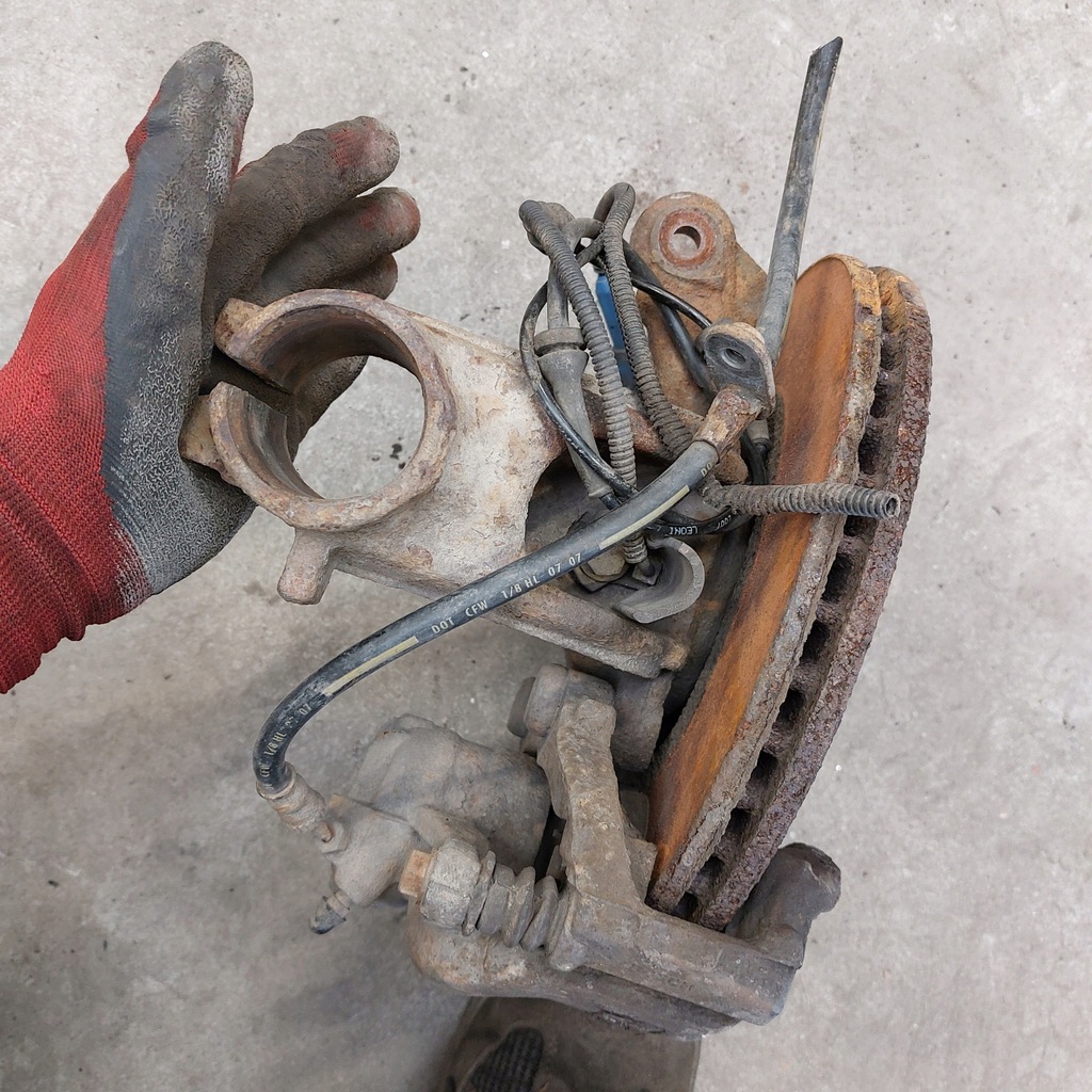 фото №5, Peugeot 207 1,6hdi поворотный кулак левая передняя суппорт