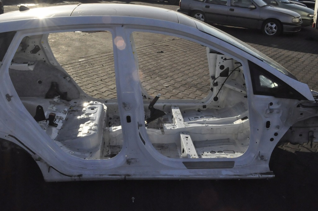 фото №1, Ford fiesta mk8 блок двигуна поріг правий повний довгий