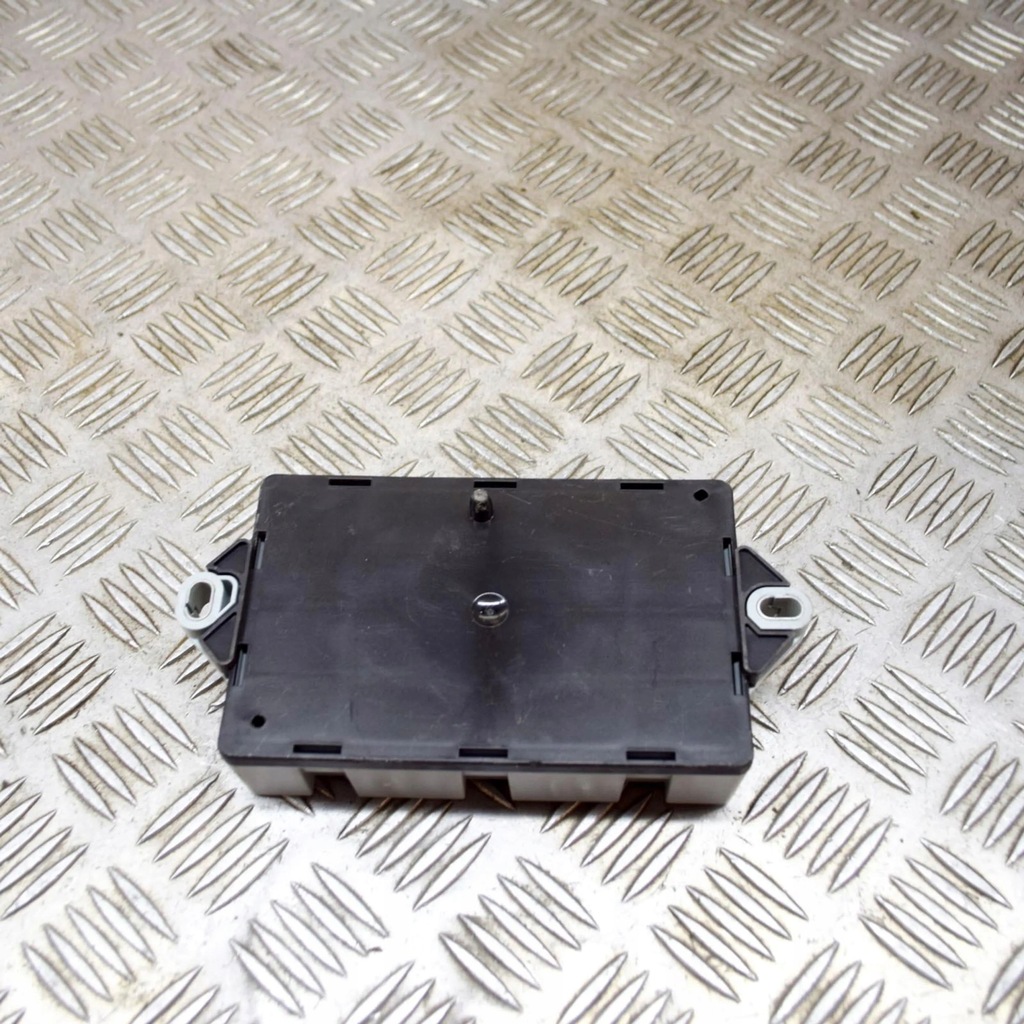 фото №3, Land rover range rover velar 2019 рамка / модуль предохранителей